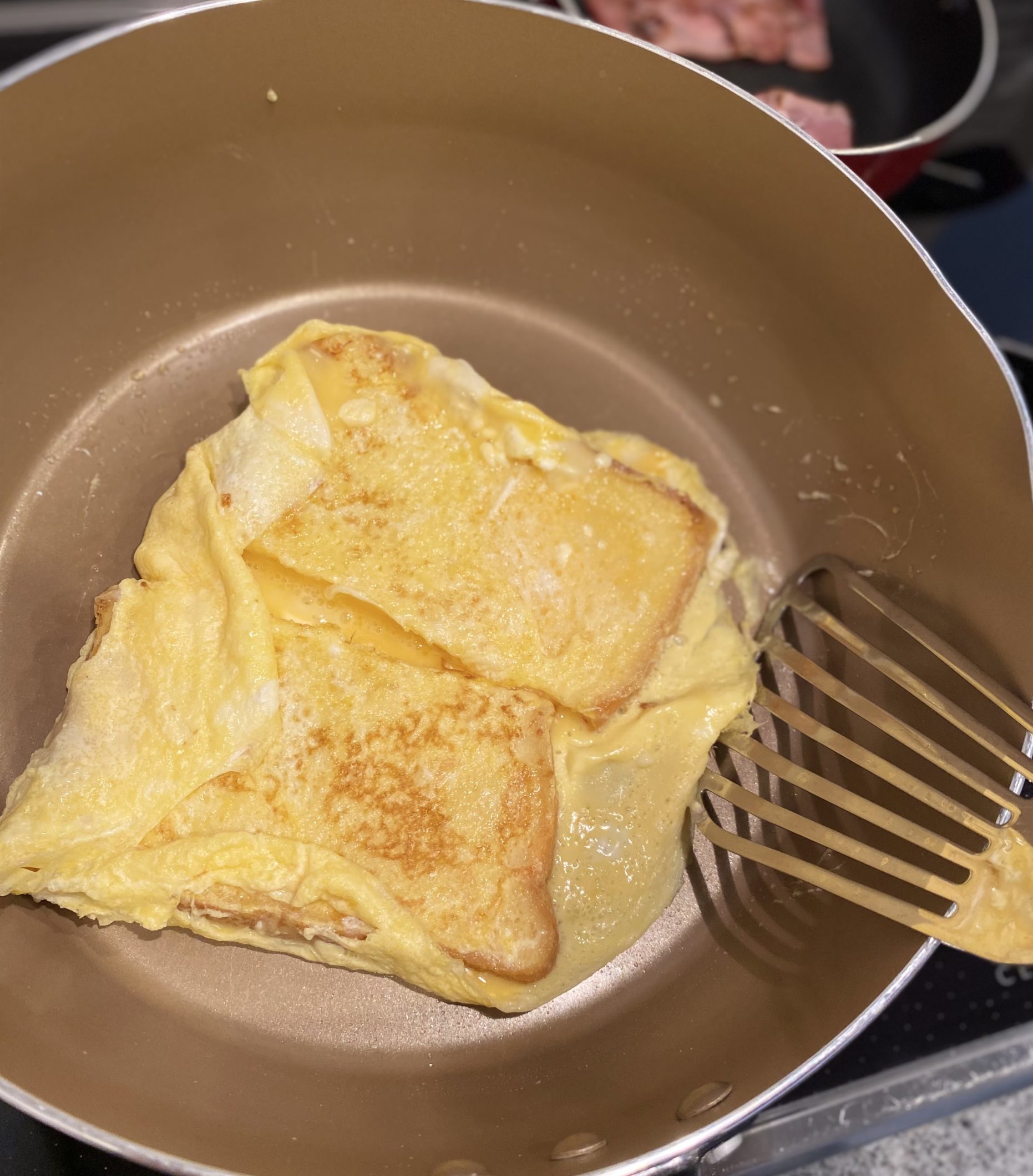 パンにたまごをはさむ