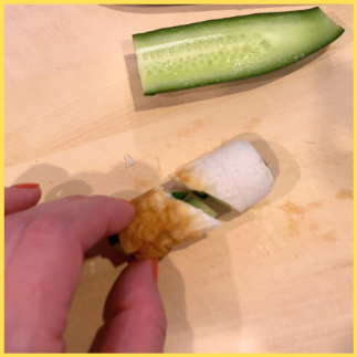ちくわを切る
