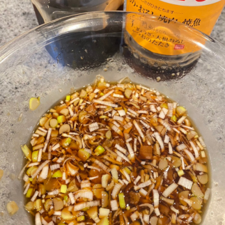 材料を切って混ぜる