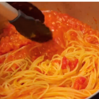 スパゲッティと合わせて煮込む